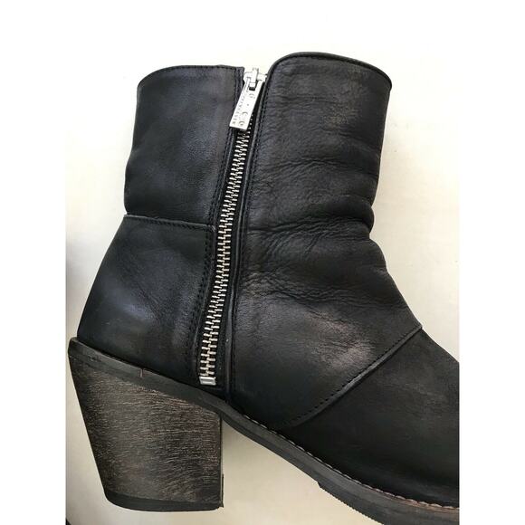 D. Co Copenhagen Leather Side Zip Ankle Boots Black - Picture 3 of 11